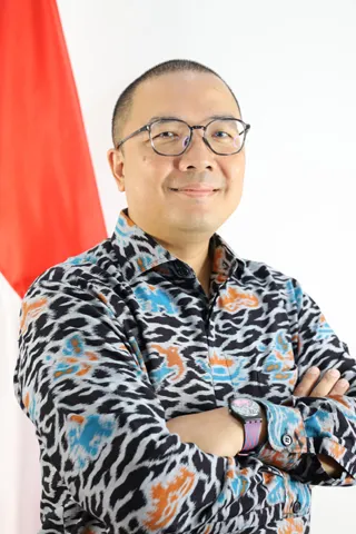 H.E. Dr. Santo Darmosumarto