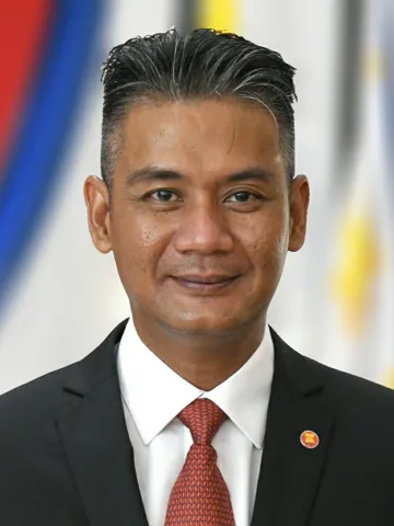H.E. M.I. Derry Aman
